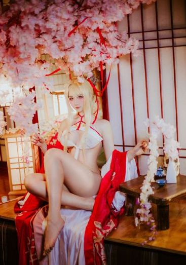 在厨房引诱已婚男人h
